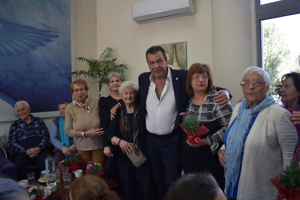 Με χαμόγελα, βραβεύσεις, γυναίκες, αλλά και… άνδρες γιορτάστηκε στο ΚΑΠΗ Ζεφυρίου η Παγκόσμια Ημέρα της Γυναίκας