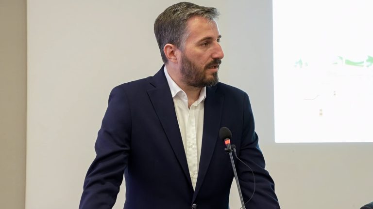 Άρθρο του Λάζαρου Καραούλη*:Το δίλημμα του ΠΑΣΟΚ και το παράδειγμα της ισπανικής σοσιαλδημοκρατίας