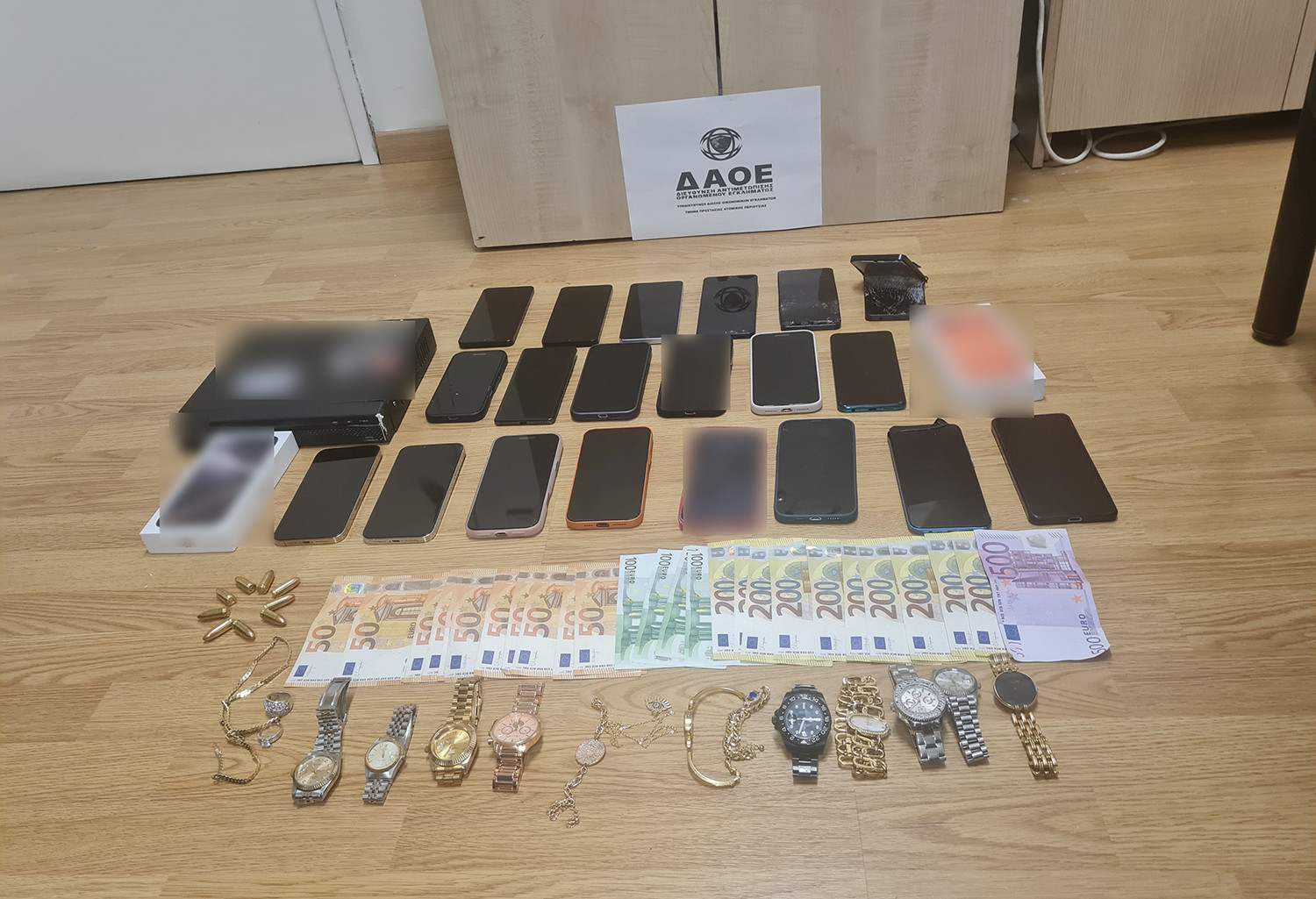 Ζεφύρι: Χιλιάδες ευρώ είχε εισπράξει το κύκλωμα Ρομά με τις τηλεφωνικές απάτες – Πώς δρούσαν, που έβρισκαν τα θύματα τους (εικόνες)