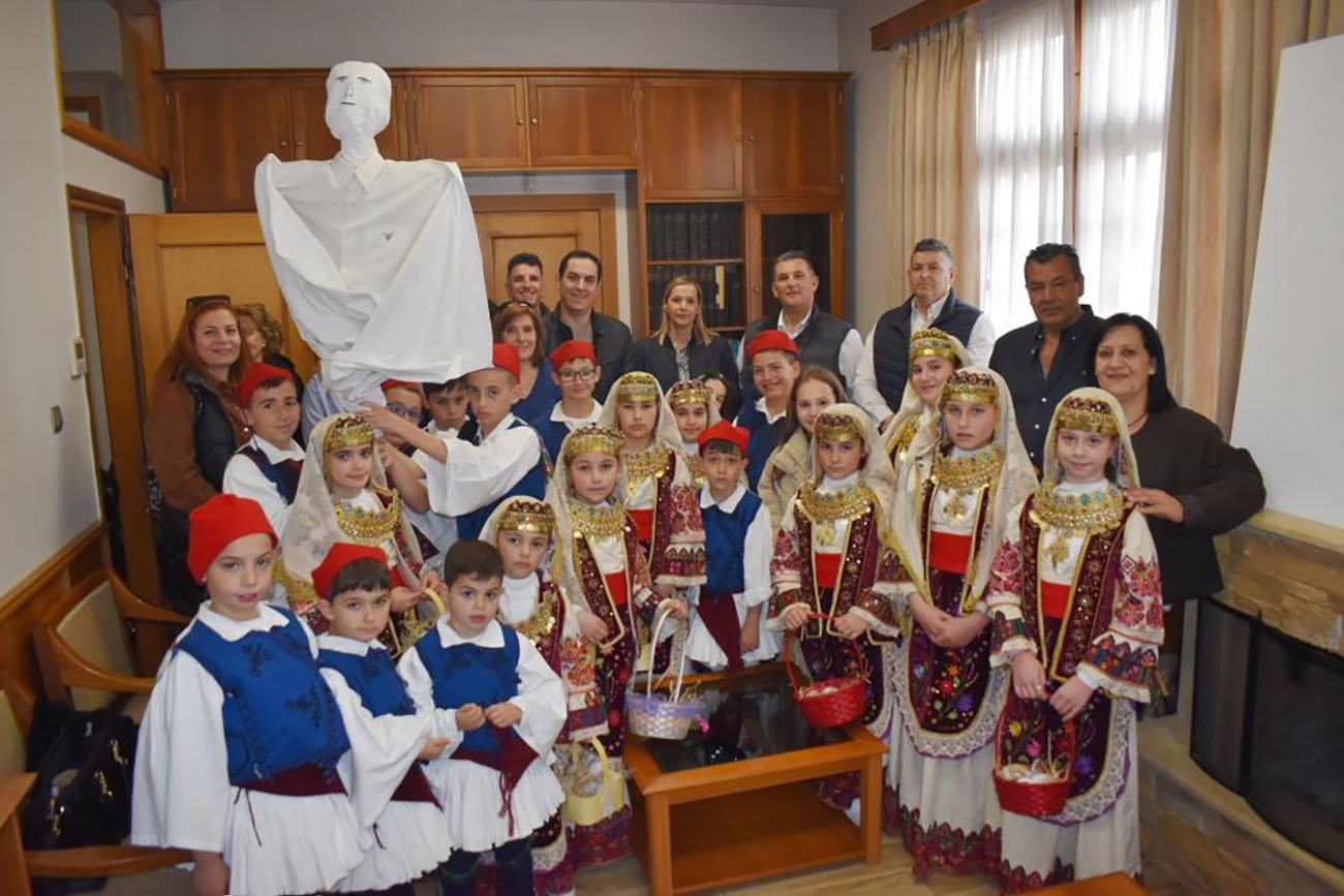 Τα “Λαζαράκια” Θεσσαλών και ΦΥΛΑΣΙΑΣ έψαλλαν και φέτος παραδοσιακά και όμορφα στο Δημαρχείο Φυλής
