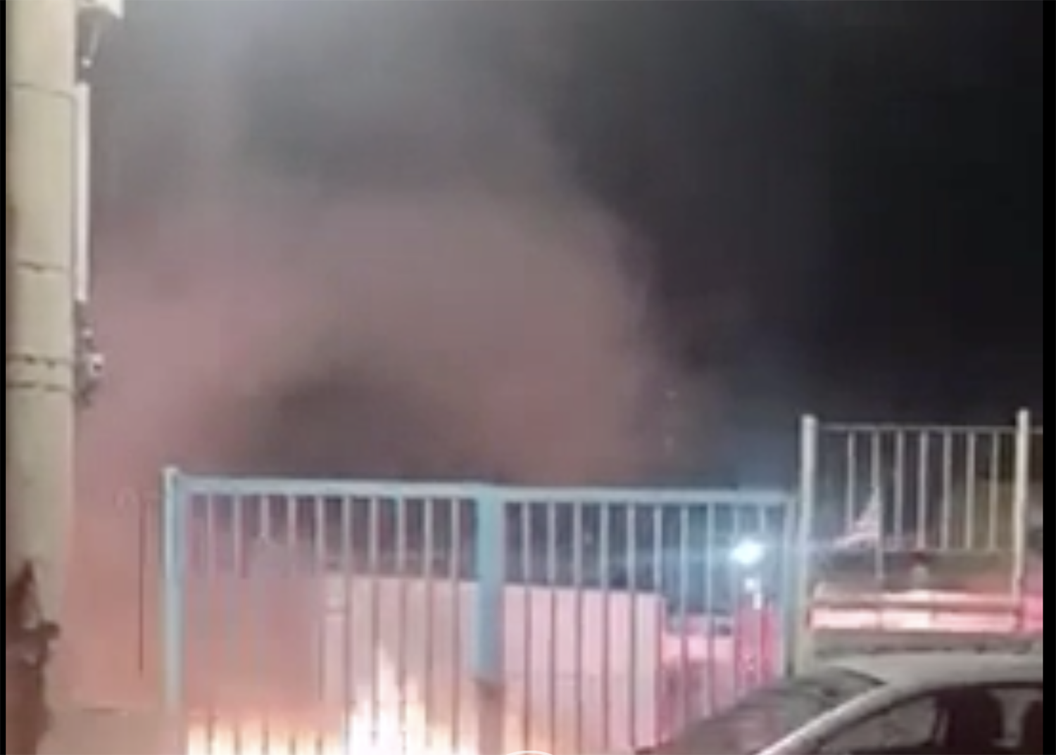 Πυρπόλησαν με βόμβες μολότοφ και γκαζάκια το 5ο Δημοτικό Ιλίου το βράδυ της Ανάστασης