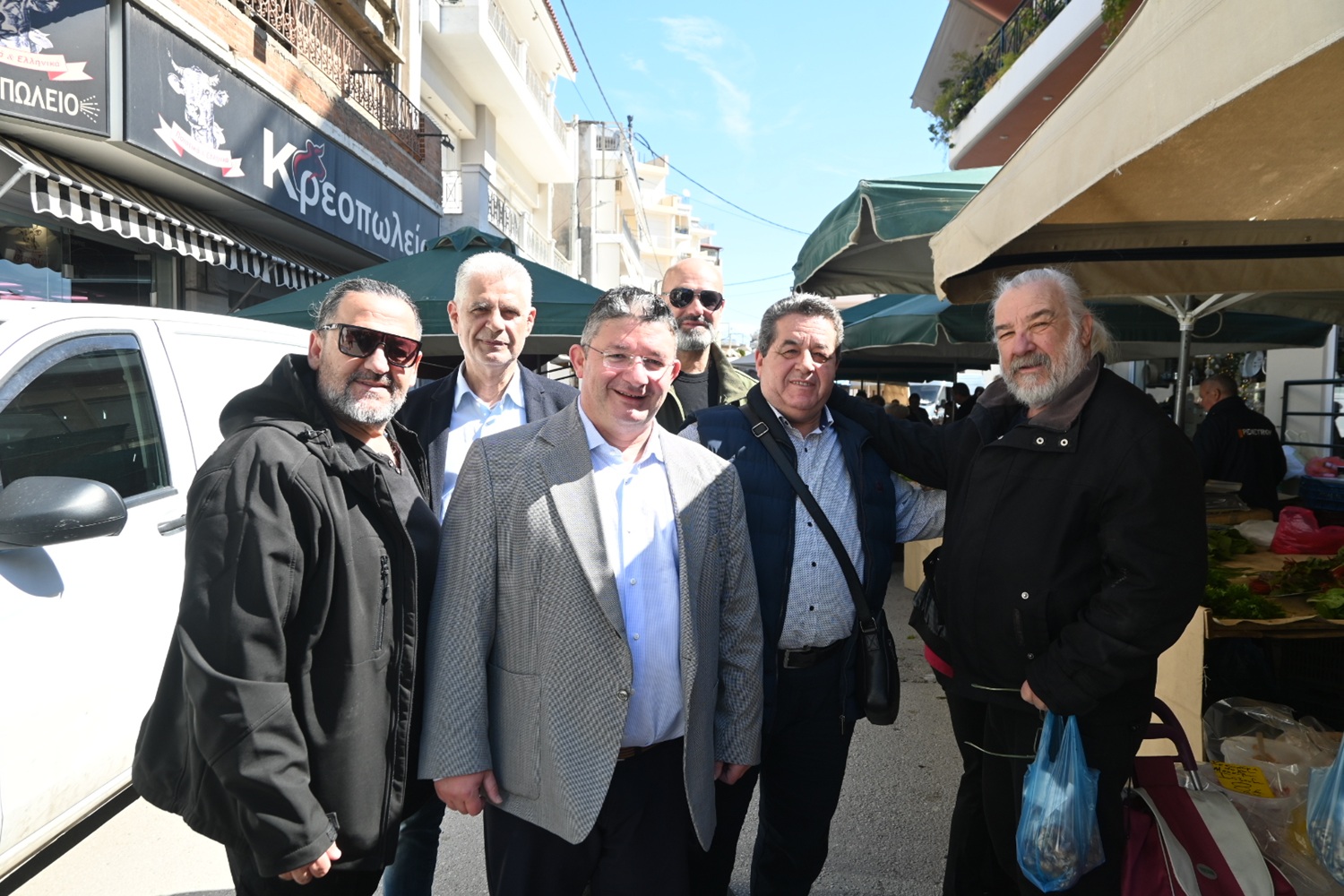 Σε λαϊκή, ΚΑΠΗ και καθημερινότητα ο Δήμαρχος Αχαρνών Σπύρος Βρεττός