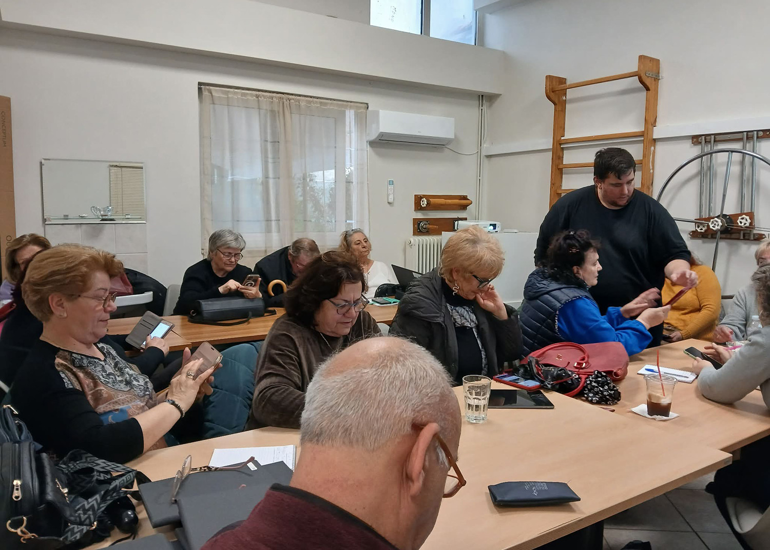 Ψηφιακοί πολίτες μέλη του ΚΑΠΗ Άνω Λιοσίων – Ξεκίνησαν τα μαθήματα
