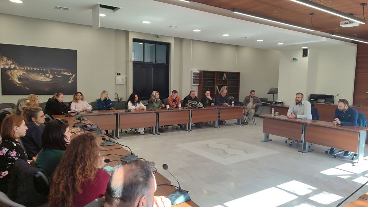 Δήμος Πετρούπολης: Με εργαζόμενους μέσω ΕΣΠΑ συναντήθηκε ο Βαγγέλης Σίμος