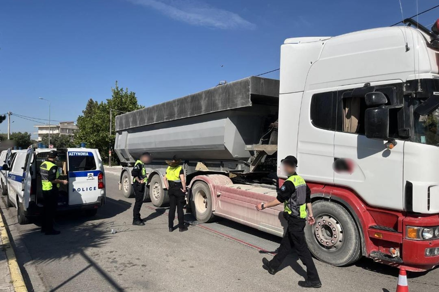 Τι έδειξαν οι έλεγχοι της Τροχαίας σε φορτηγά. Περισσότερες οι παραβάσεις από τα οχήματα που ελέγχθηκαν