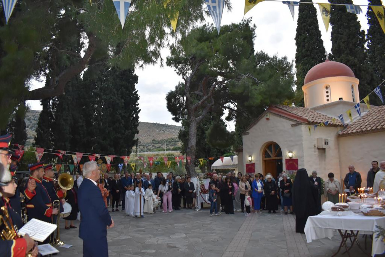 Με κατάνυξη ο εορτασμός στον Ι.Ν. Αγίου Ιωάννη Θεολόγου Άνω Λιοσίων – Η μακρά ιστορία πίσω από το γραφικό εκκλησάκι