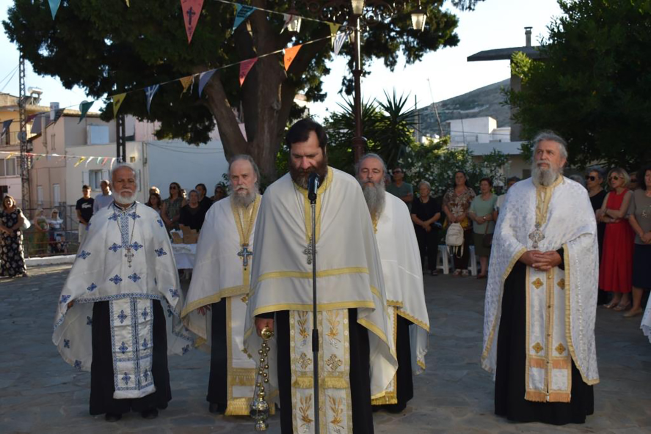 Φυλή: Με ευλάβεια δεκάδες κάτοικοι γιόρτασαν τον Ι.Ν. Αγίου Πέτρου