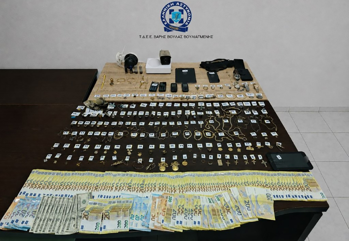 Ζεφύρι: Βρέθηκε πλήθος κλοπιμαίων και χρημάτων σε κατάστημα με ρούχα και ψιλικά – Δύο συλλήψεις
