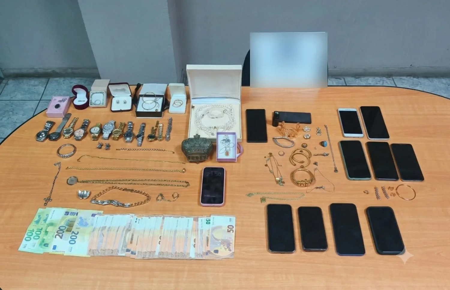 Συνεργό στα Άνω Λιόσια με κομβικό ρόλο είχε η σπείρα που ξάφριζε κοσμηματοπωλεία στην Αττική – Πάνω από 350.000 ευρώ η λεία