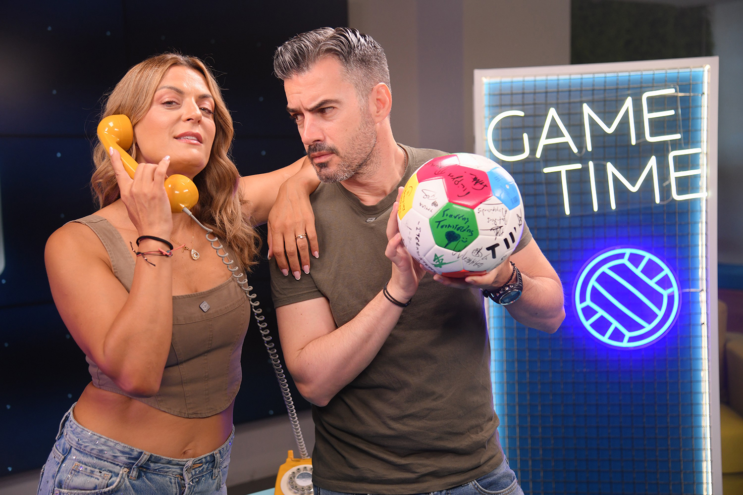 Ο Γιάννης Τσιμιτσέλης στο Allwyn Game Time: Ψάρεμα με Κέιν, Ικαριώτικο με Κουρτουά και σούβλες με Ρονάλντο