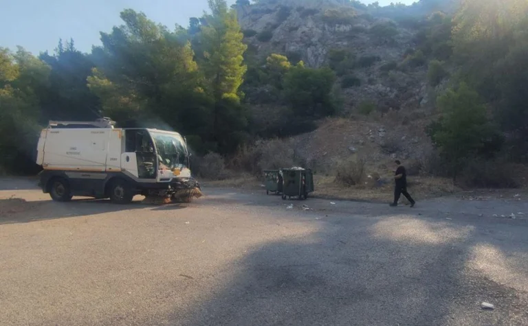 Δήμος Πετρούπολη: Ποιες πλατείες, πάρκα και παιδικές χαρές καθαρίστηκαν από τα συνεργεία του Δήμου