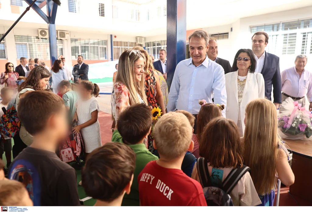 Στο 2ο Δημοτικό Άνω Λιοσίων για τον Αγιασμό ο Κυριάκος Μητσοτάκης