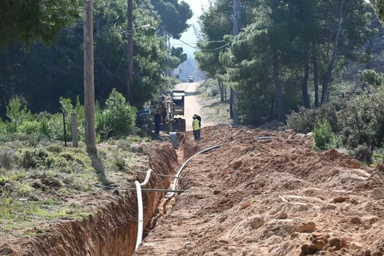 Βαρυμπόμπη: Τέλος στο παλιό δίκτυο ύδρευσης – Άμεσα οι αιτήσεις για σύνδεση στο νέο