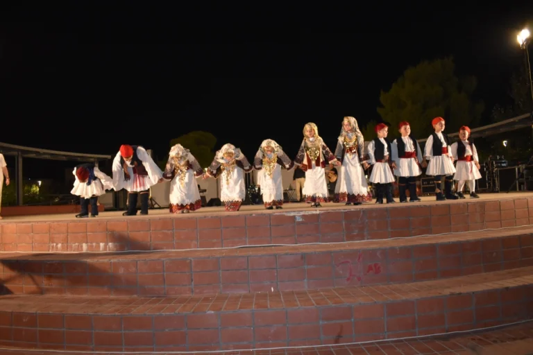 Παραδοσιακό αρβανίτικο γλέντι για τη γιορτή του Σταυρού αναβίωσε και φέτος Η ΓΡΙΖΑ
