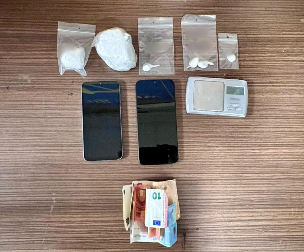 Ίλιον: Συνελήφθησαν δύο άτομα για διακίνηση ναρκωτικών